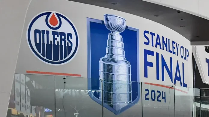 Oilers Fan Flashes Crowd